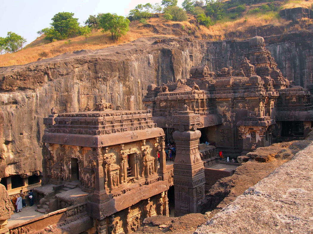 エローラへの招待　カイラーサナータ寺院