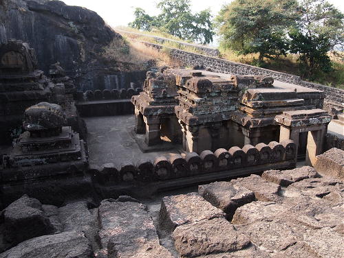 エローラへの招待　カイラーサナータ寺院