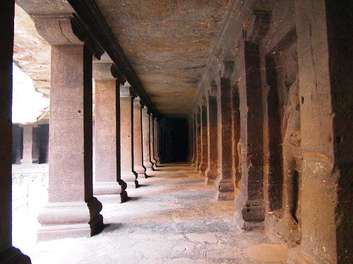 エローラへの招待　カイラーサナータ寺院