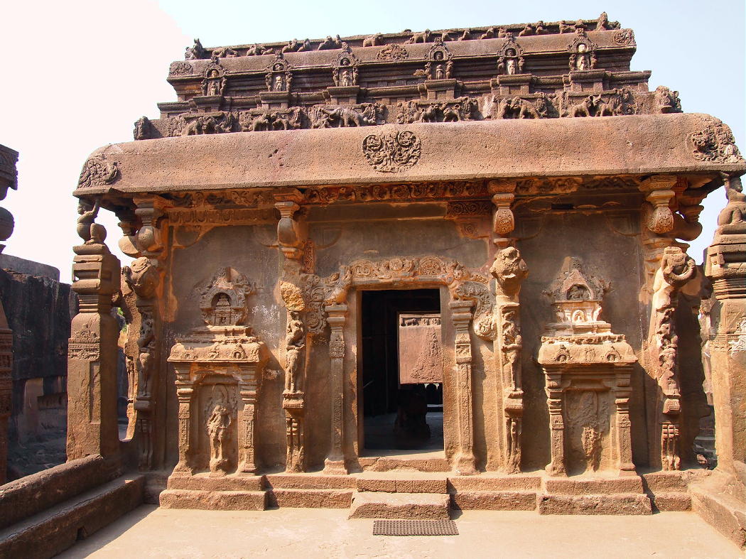 エローラへの招待　カイラーサナータ寺院
