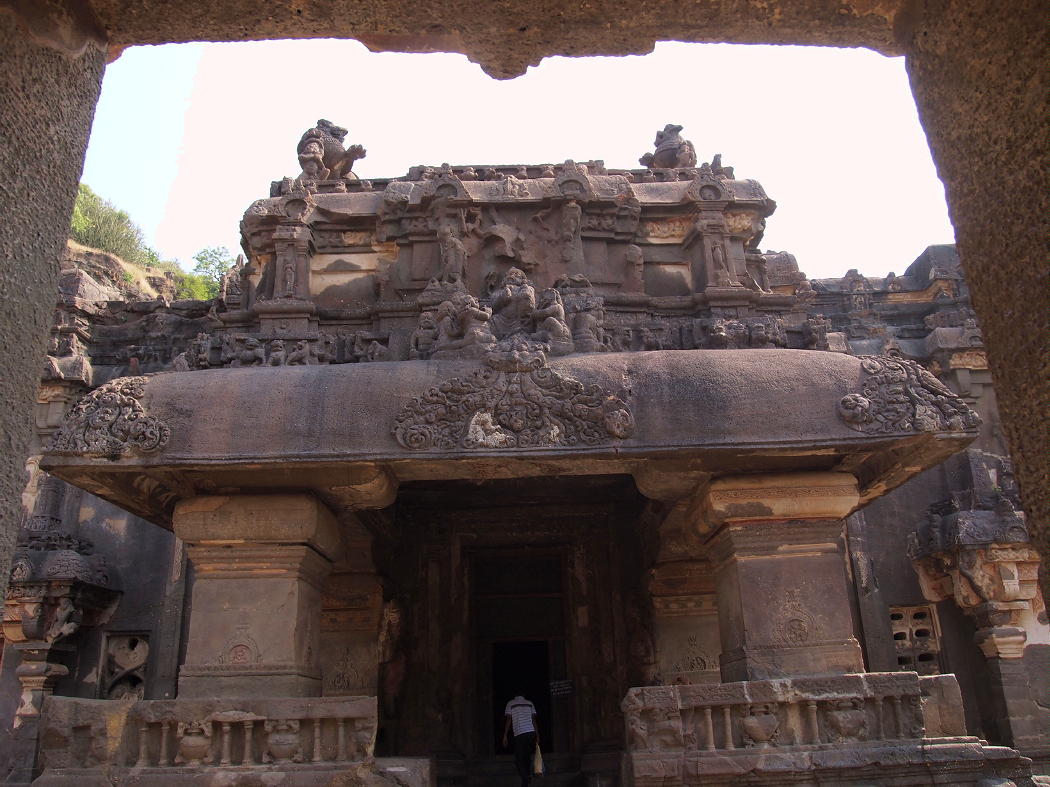 エローラへの招待　カイラーサナータ寺院