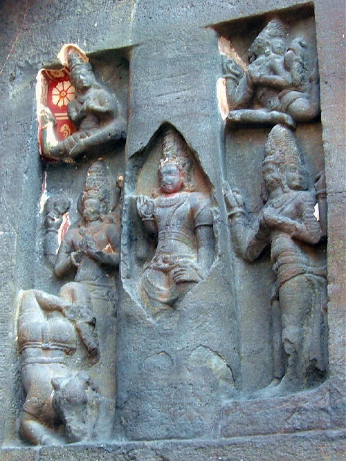 エローラへの招待　カイラーサナータ寺院