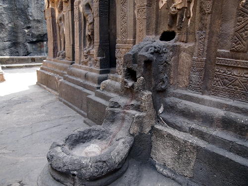 エローラへの招待　カイラーサナータ寺院