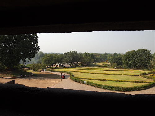 エローラへの招待　カイラーサナータ寺院