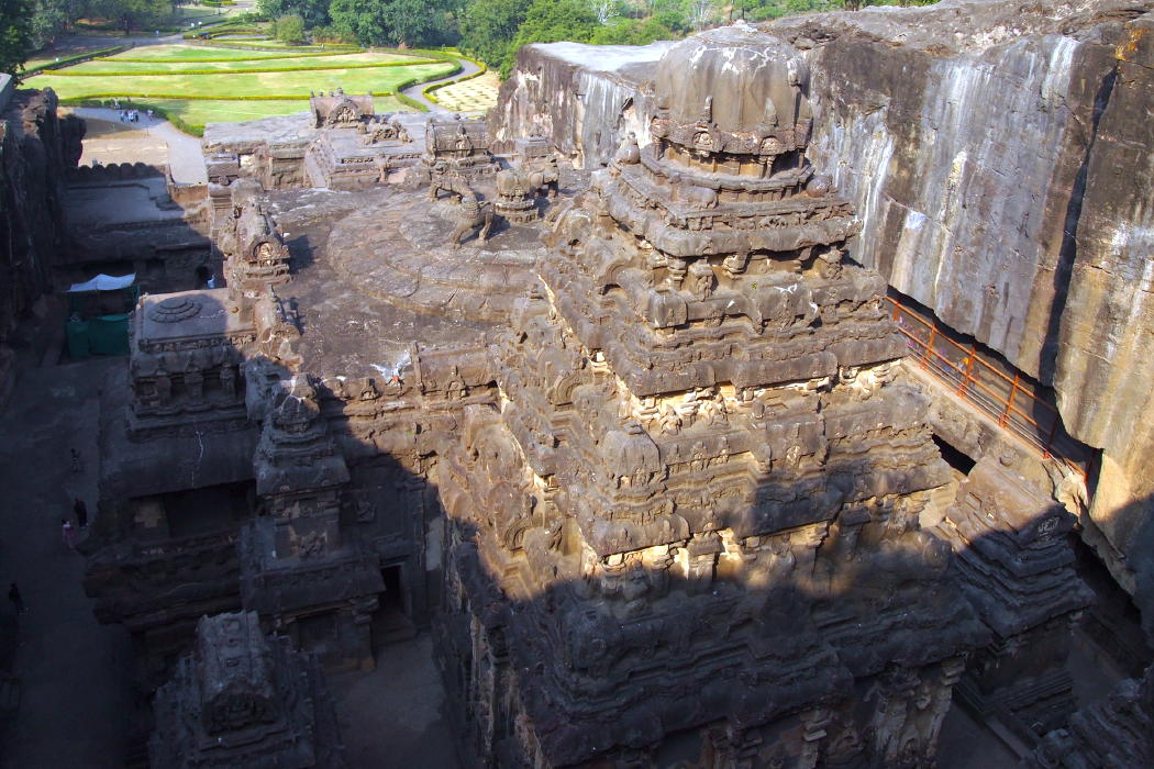 エローラへの招待　カイラーサナータ寺院
